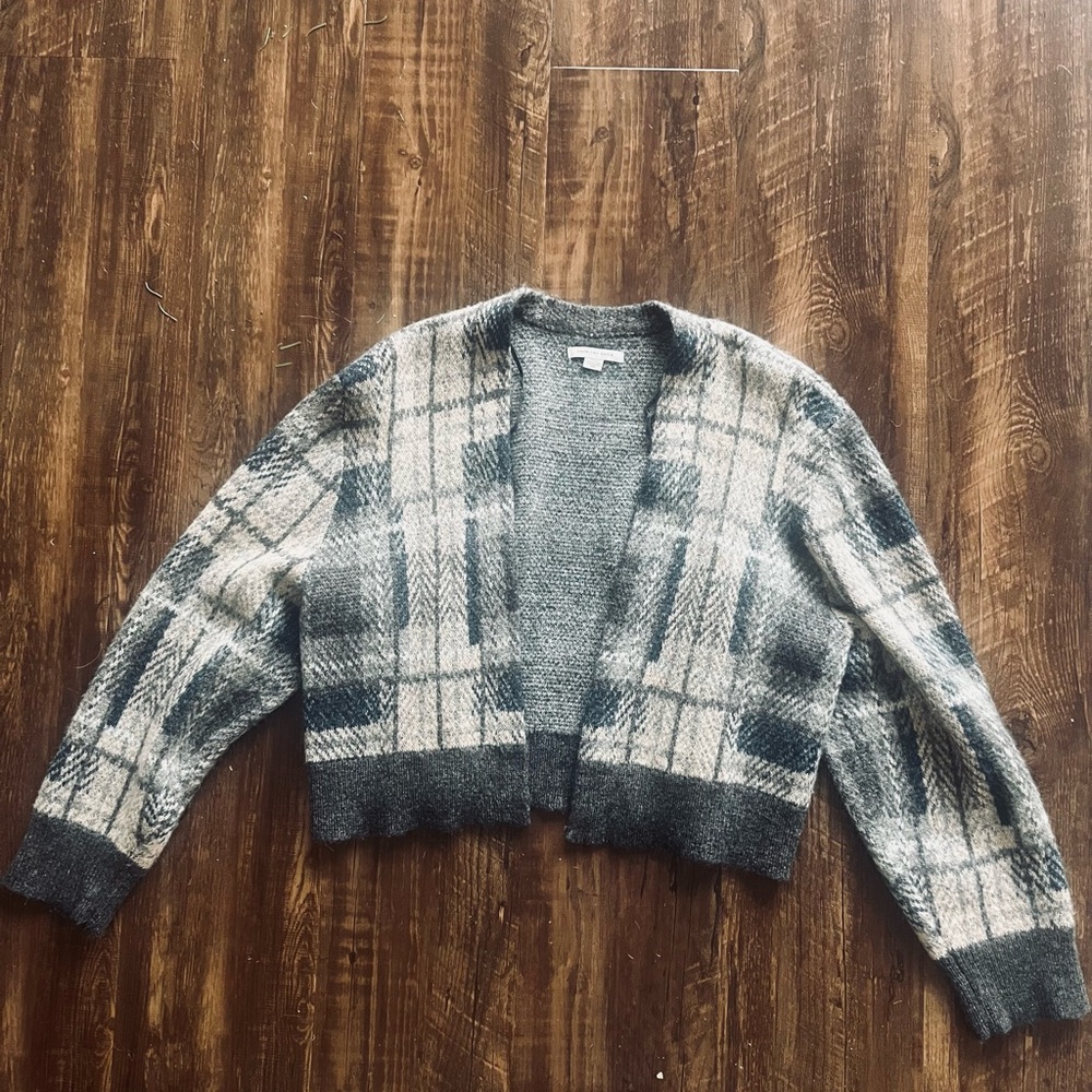 American Eagle Outfitters Gray and Cream Plaid Cardigan Small